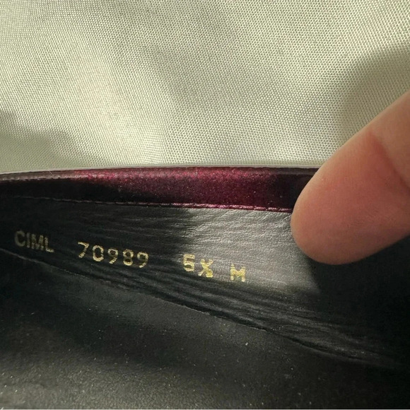 Stuart Weitzman Patent Leather Loafers Maroon Tassles Size  5 1/2 - Picture 10 of 11